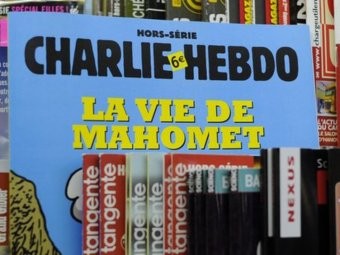 "Carlie Hebdo" опубликовал карикатуру о терактах в Париже (Фото)