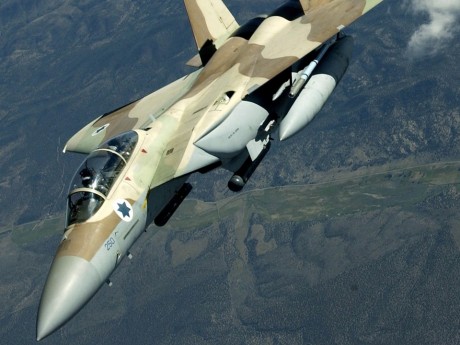 Боевой самолет израильских ВВС сбит. Израиль разворачивает передвижные системы ПВО