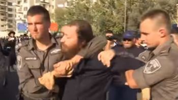 Вонючие спецстредства отлично помогают при разгоне демонстраций