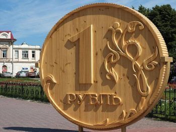 Импортеры наживаются на снижении курса рубля в России 