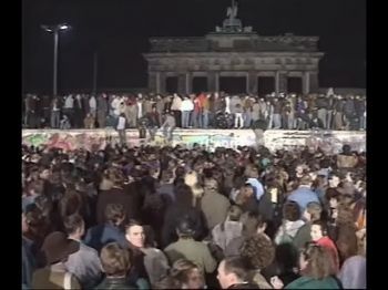 На кого упала Берлинская стена?