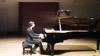 Пианист Ади Нейгауз: неповторимый образ, волшебная музыка