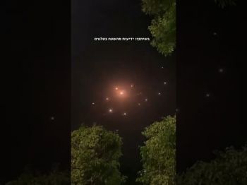 Ночной обстрел Центра Израиля. В небе работает "Железный купол"