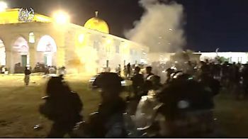 Арабы бесчинствуют в Иерусалиме. Полиция "принимает огонь на себя"