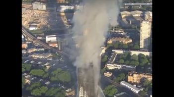 Пожар в Лондоне: пожарные не могли подъехать к дому