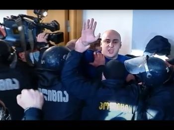 Зачем штурмовали офис лидера грузинской оппозиции и вернется ли Михаил Саакашвили?