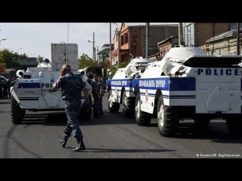 В Ереване захватили полицейских. Подробности