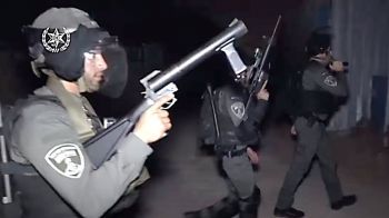 Полиция Израиля сражается с арабскими погромщиками