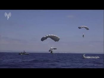 Как наш спецназ с морпехами США вражеское судно захватили /Видео/