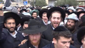 При приеме на госслужбу будут измерять длину пейсов