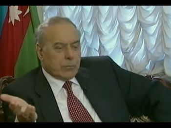 Почему в Иране "топчутся" по памяти экс-президента Азербайджана Гейдара Алиева?