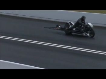 Гонщик, упавший с мотоцикла на скорости 340 км. в час, отделался ушибами (Видео)
